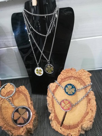 Várias peças em Aço com Trevo4Folhas